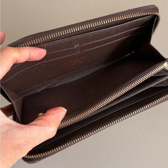 Authentic Louis Vuitton zippy wallet Damier - Picture 10 of 14